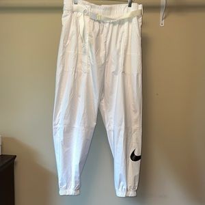 Nike Loose Fit Women’s Cargo Pants